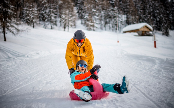 Vacances au ski : 3 bonnes raisons de jouer les parents indignes