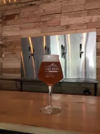 Un verre les névés Microbrasserie