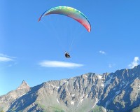 Vol performance en parapente en été_Bourg-Saint-Maurice