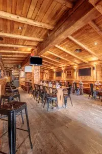 Salle et bar