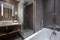 Salle de bain avec baignoire Hôtel Altezza Arc 1800 & Spa