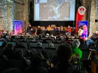 Table ronde sur les enjeux de la montagne lors d’une soirée de rencontre aux Versants d’Aime.