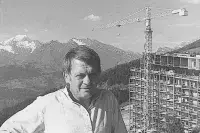 Portrait en noir et blanc de Bernard Taillefer.
