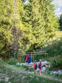 balade famille forêt pont bois Les Arcs randonnée facile