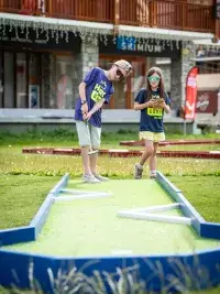 Minigolf pour toute la famille aux Arcs, activités pour les enfants, station de montagne, été