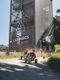 Mountain kart aux Arcs devant la tour Les Arcs Paradiski