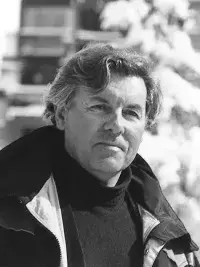 Portrait en noir et blanc de Roger Godino.